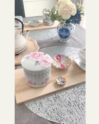 高級感爆上がりの目を惹く技法紹介✨手間と技術を惜しまないミニお重と湯呑みセット【講師作品】の記事動画