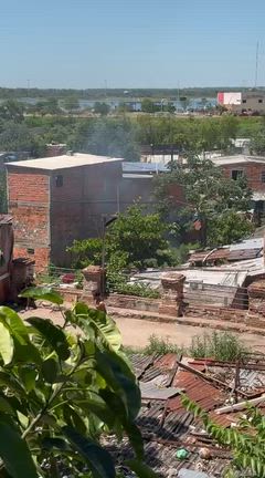 パラグアイのスラム街での試合の記事動画