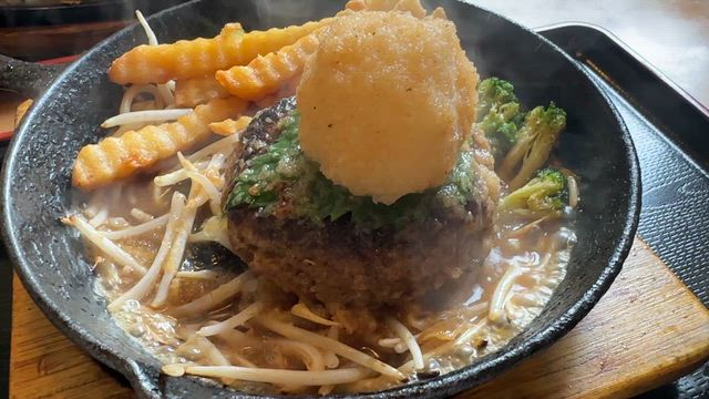 柳川「三橋食堂」で、鉄板ジュージューな幸せランチの記事動画