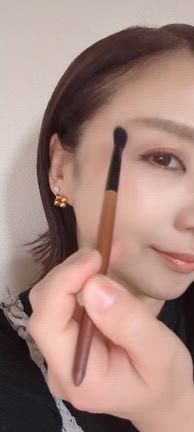 大人世代の悩みを解決するアイメイクポイント！目元の骨の出っ張りはメイクでカモフラージュの記事動画