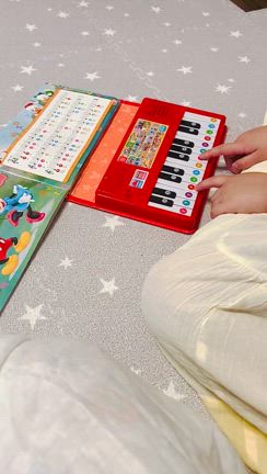 お気に入りのピアノ絵本で笑顔のレッスン！の記事動画