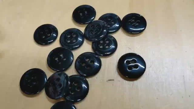 サスペンダー用のボタンの記事動画