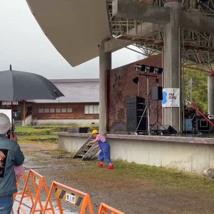 めいほう高原秋まつりにて大道芸ショーの記事動画