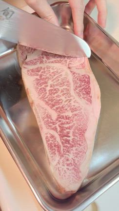 高級和牛ステーキを焼くのに本気を出す夫！の記事動画