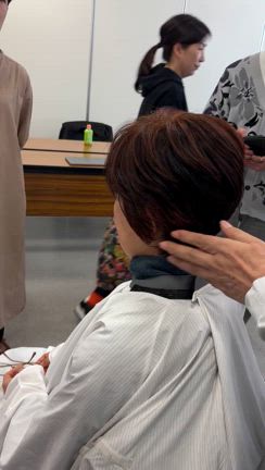 セミロング長さを変えないでよりスタイリッシュにの記事動画