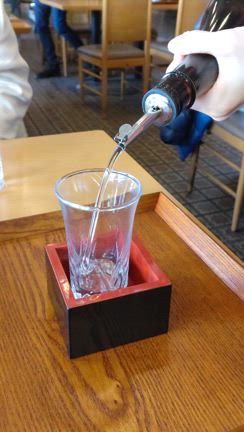 お大師様の懐にてグビッ！門前でもグビッ！これで御利益間違い無し…の記事動画