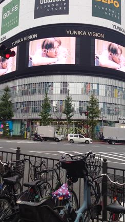 都市風景１日目のチャニョル君の記事動画