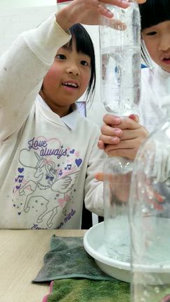 竜巻を起こしてみたい！ペットボトルトルネード♪1年生科学実験水の動きにチャレンジの記事動画