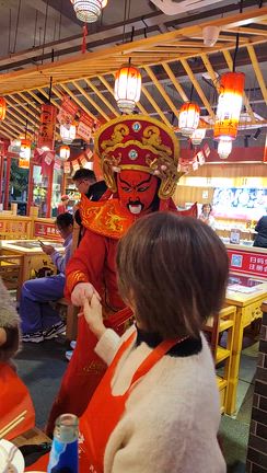 ベランダの断捨離に挑んだ齢八十の母をねぎらうの記事動画