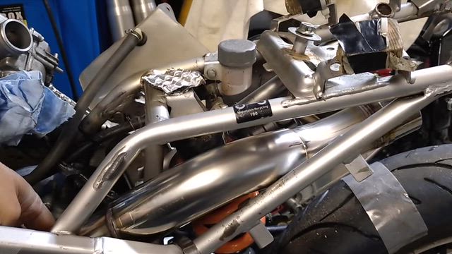 NSF100(125)のマフラー完成(=_=)の記事動画