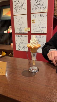 こんな風に貼るんだ♡金箔ソフトクリームの記事動画