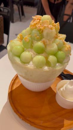 メロンのビックデザートの記事動画