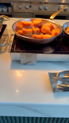 タイ「センタラ グランド アット セントラルワールド」の朝食ブュッフェの記事動画