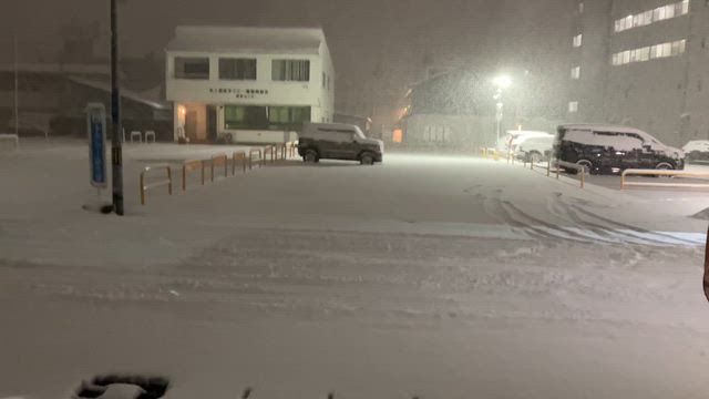 【本日営業中】北国ですからねぇ～。吹雪…。の記事動画