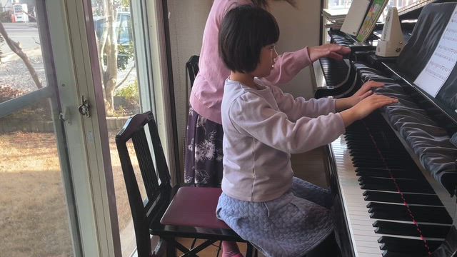日ごろのレッスンがそのまま活きた、伴奏チャレンジ ～Hちゃんの場合～の記事動画