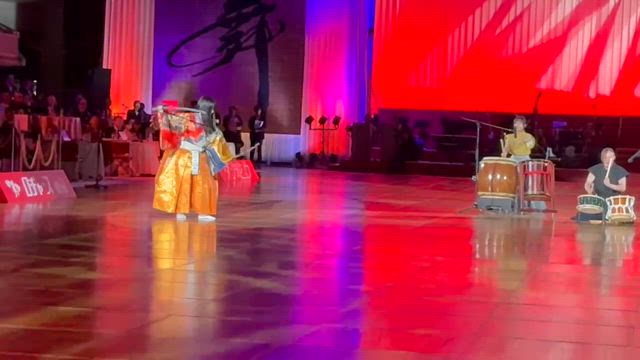 世界プロフェッショナルダンス選手権大会にて武楽座がパフォーマンス！の記事動画