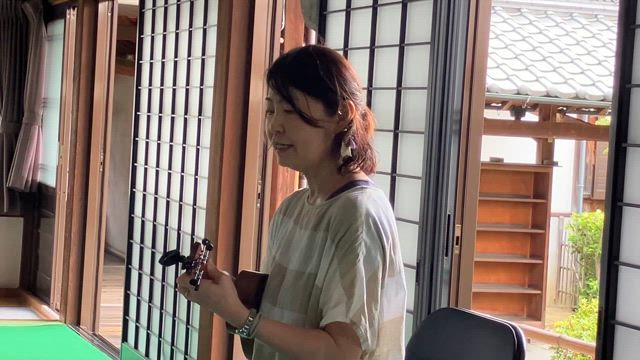 ウクレレレッスンと万博の話の記事動画