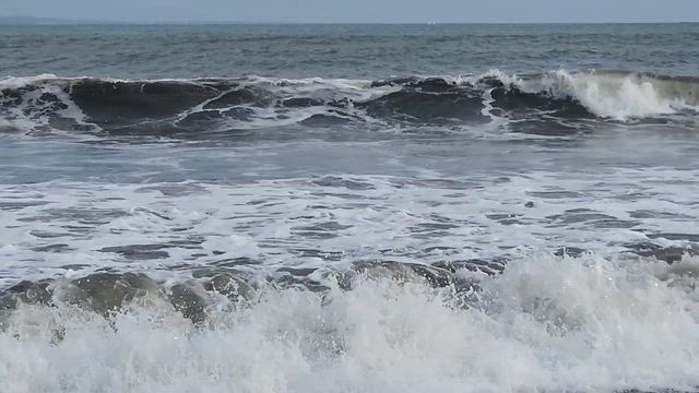 江ノ島は雨のち晴れて波高い（きのう）の記事動画