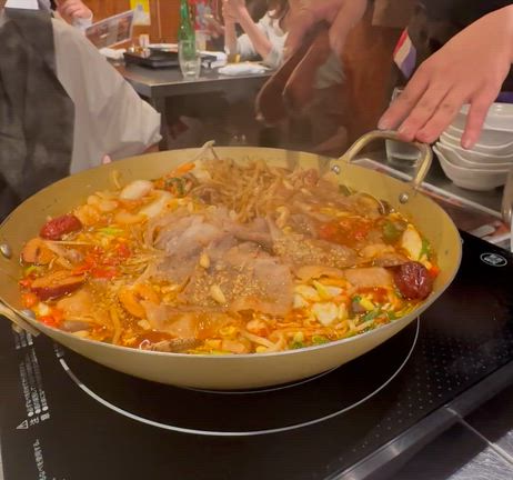 若返り鍋「うしなべ」❤️「韓国式食堂うしなべセンター」さん@北新地の記事動画