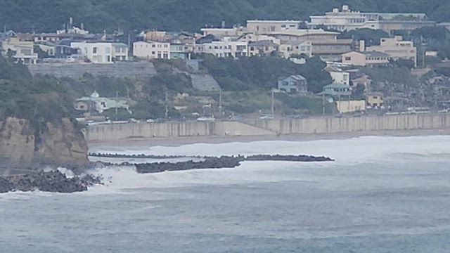 江ノ島は雨のち晴れて波高い（きのう）の記事動画