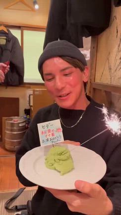 さりげないサプライズと奇跡の牛タンの記事動画