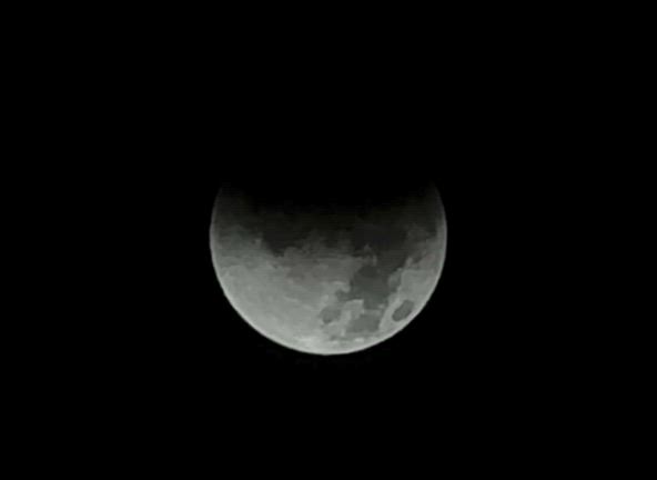 月を綺麗に撮る方法の記事動画