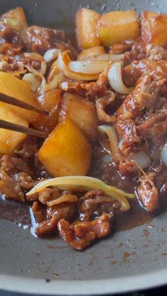 ご飯３杯必須☆豚こまと冬瓜の甘味噌煮込みの記事動画