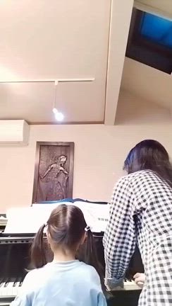 レッスン動画　♫ロンドン橋落ちたの記事動画