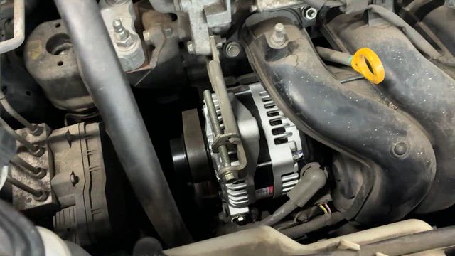 【70ノア】オルタネーター異音(動画あり)＆ヘッドライト･バラストNGでヒューズ切れ！の記事動画