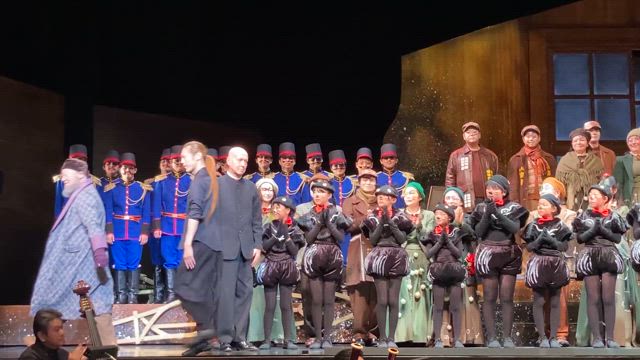 指揮者の楽譜の記事動画