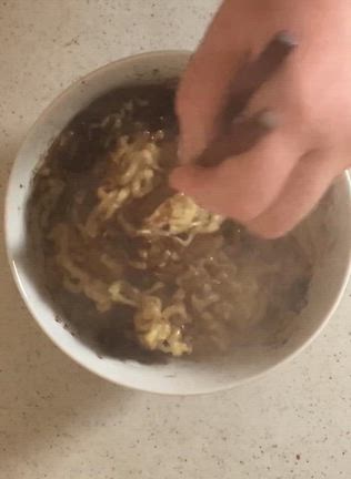 ローストジャージャー麺の記事動画