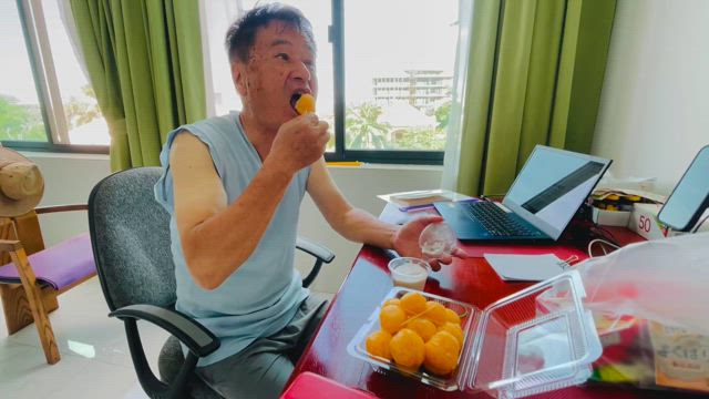 今日、ノム・アコーを買って食べました/memokaon/の記事動画