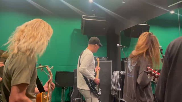 【緊急告知】 なんと！ついに『BLUEDOGS✖️楠木建教授』の禁断のコラボが実現！！の記事動画