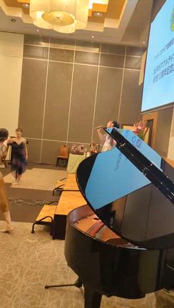 ザ・ウェストヒルズ大工町にて演奏の記事動画