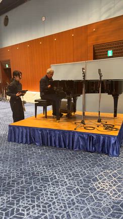 袖の下のプレゼントクイズの記事動画