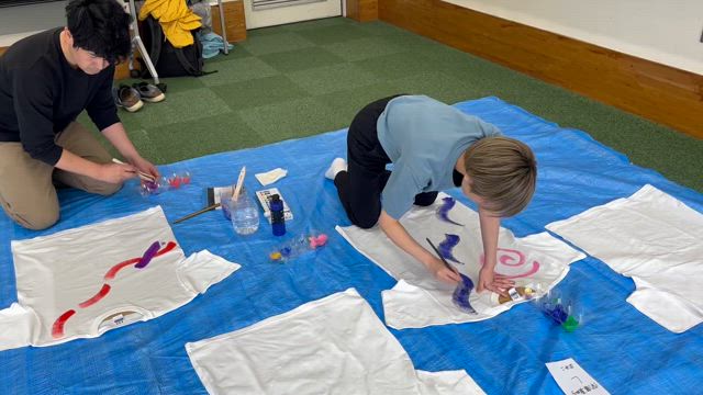 わくわくミュージカルカンパニー25周年記念公演の衣装のTシャツペイントやりました！の記事動画