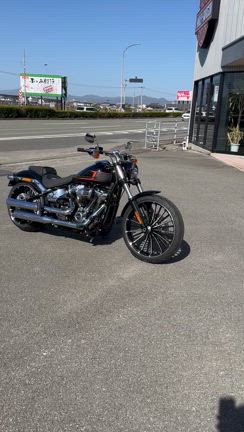 2024 新車 ブレイクアウト（FXBR） ビビッドブラック | ハーレー