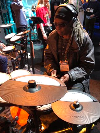 NAMM ドラム物色とフィッシュの記事動画