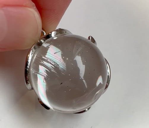 ☆神秘の虹色「アイリスクォーツ・トップ」の記事動画