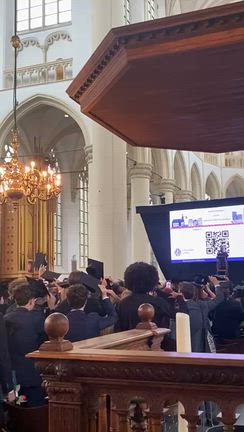 卒業式の記事動画