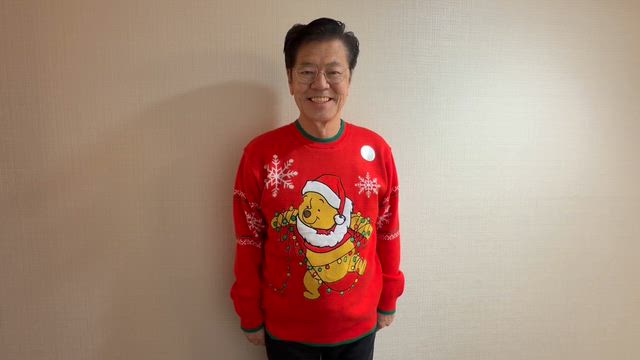 ディズニーストアで販売していたプーさんのクリスマスセーター買いまし