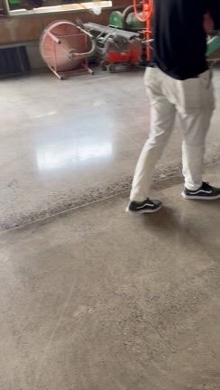 左官職人の働き易い環境と研磨の記事動画