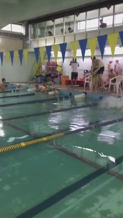 パニックを起こして退会したスイミングスクールの記事動画
