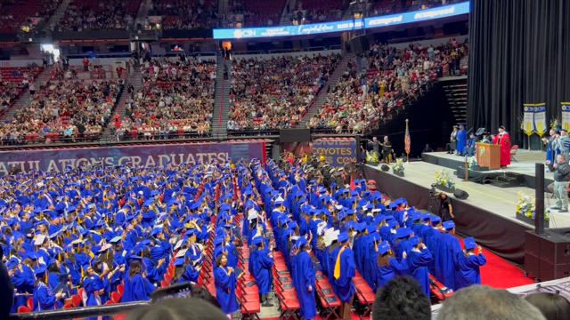 卒業式の記事動画