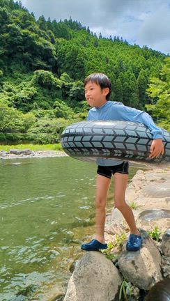 カブトムシ探し→矢部川源流公園の川遊び→家飲み♥️の記事動画