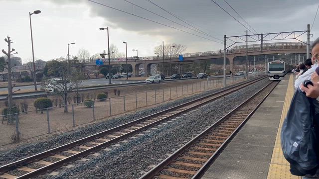 偕楽園駅から列車に乗る！茨城県牛久市Aのマンホールカードの記事動画