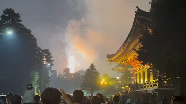 「両親と初めての隅田川の花火」の記事動画
