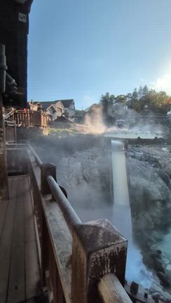 群馬県草津温泉 旅館のお部屋 和室＋洋ベッドルーム & 草津温泉の湯畑の記事動画