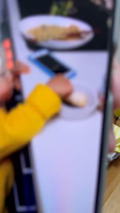 爆笑動画…ソース舐めんと、おっぱい吸うとけ！。の記事動画