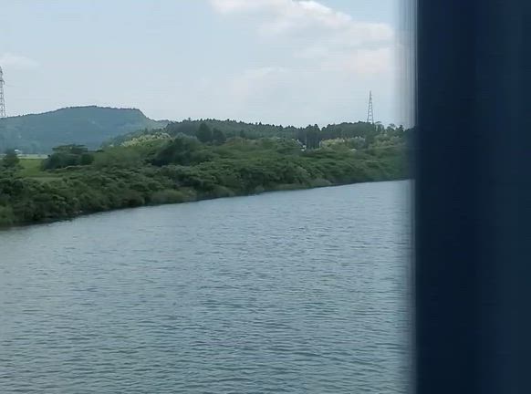 鉄橋を渡る車窓と音（動画）の記事動画